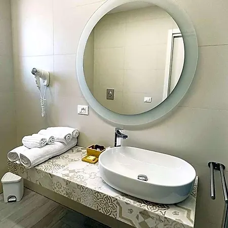 Πανσιόν Aquamari Charme